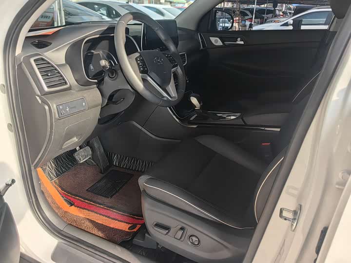 Фото 6 - Hyundai Tucson L