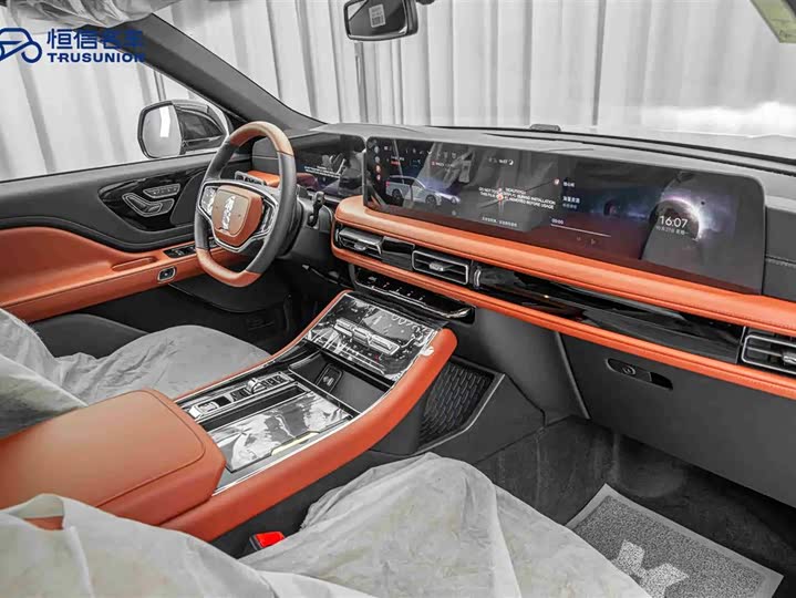 Фото 14 - Lincoln Aviator