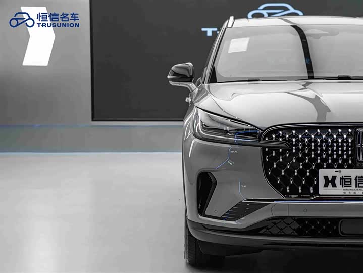 Фото 8 - Lincoln Aviator