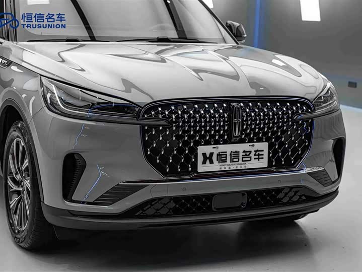 Фото 9 - Lincoln Aviator