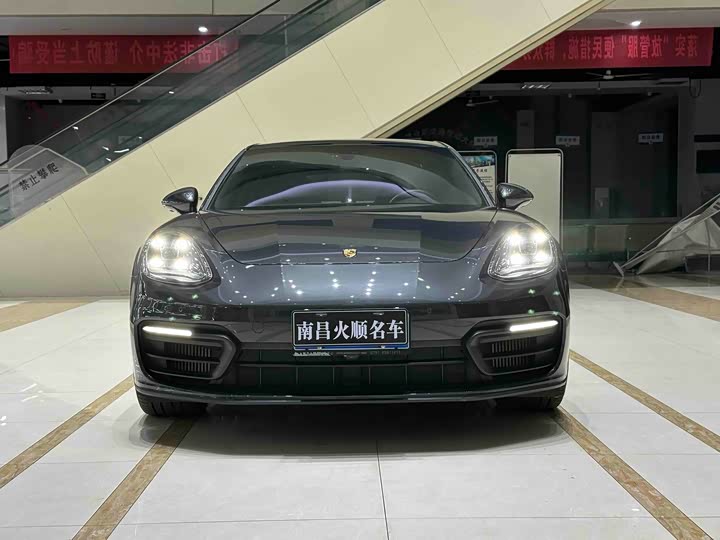 Фото 2 - Porsche Panamera