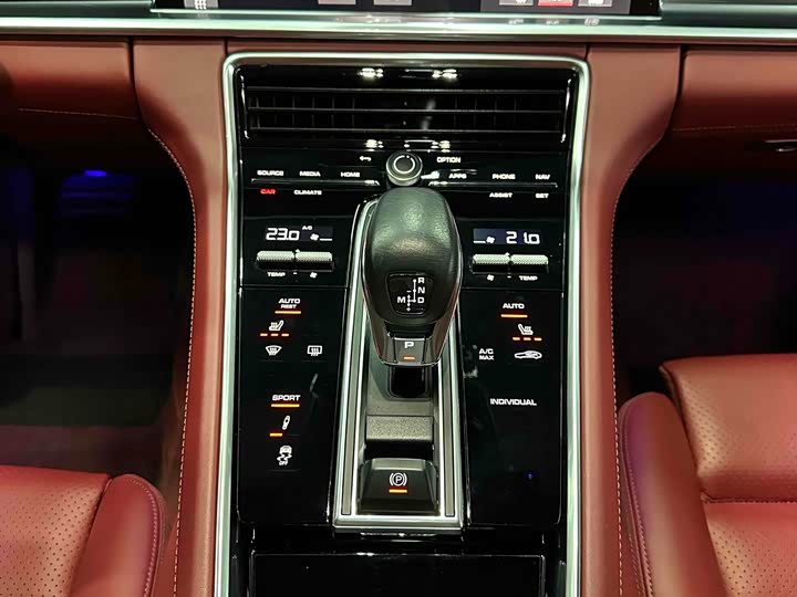 Фото 20 - Porsche Panamera