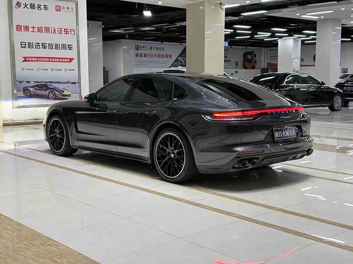 Фото 8 - Porsche Panamera