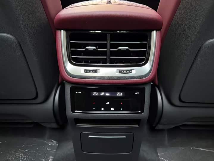 Фото 16 - Hongqi E-HS9