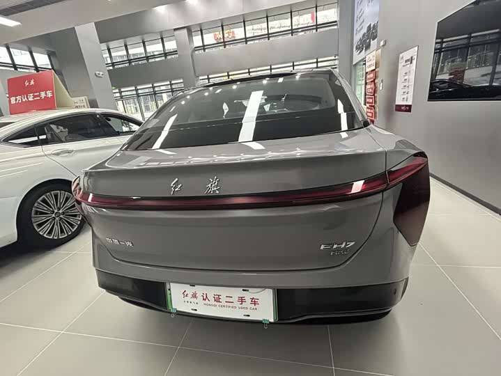 Фото 16 - Hongqi EH7