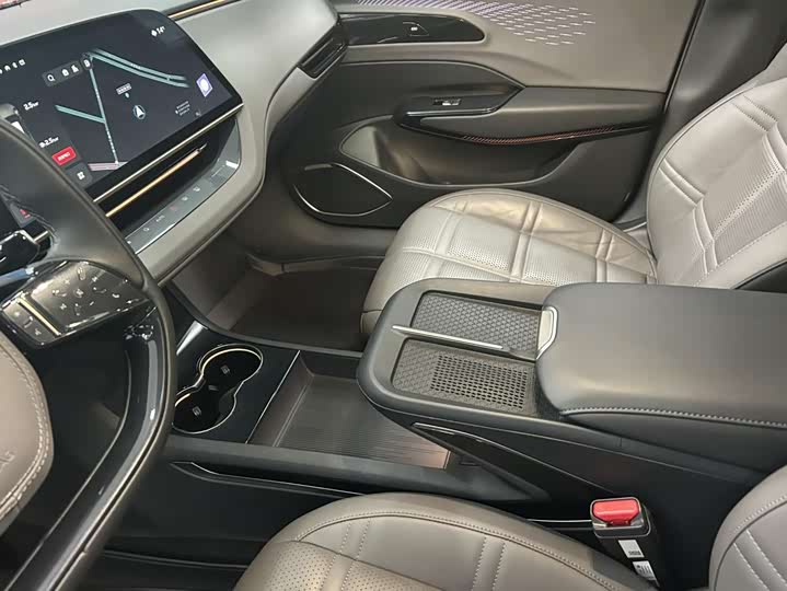 Фото 4 - Hongqi EH7