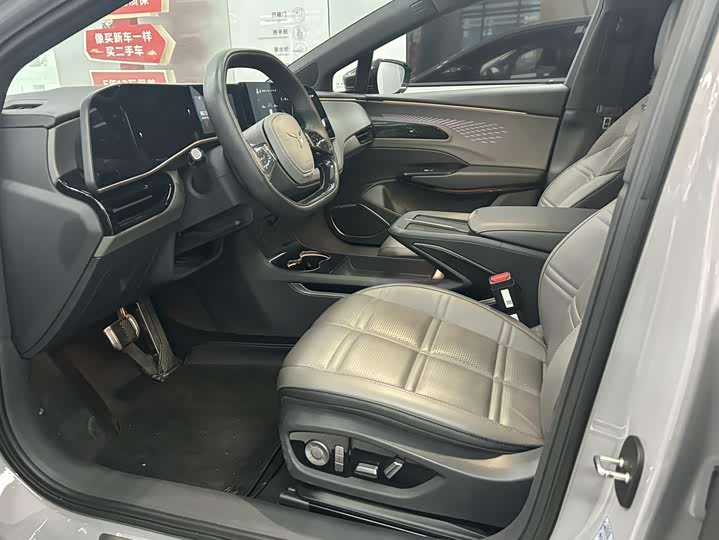 Фото 9 - Hongqi EH7