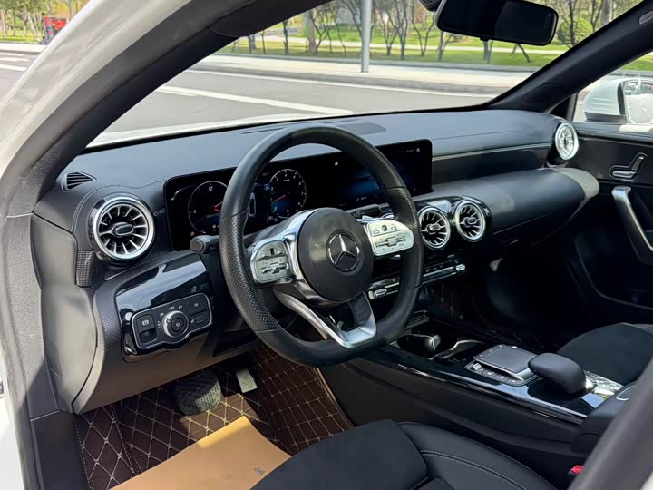 Фото 8 - Mercedes-Benz A-Class