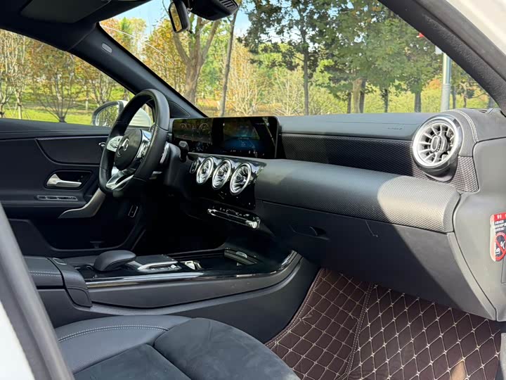 Фото 9 - Mercedes-Benz A-Class