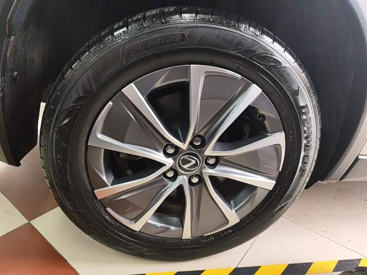 Фото 26 - Lexus UX Hybrid