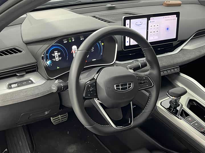 Фото 2 - Geely Preface