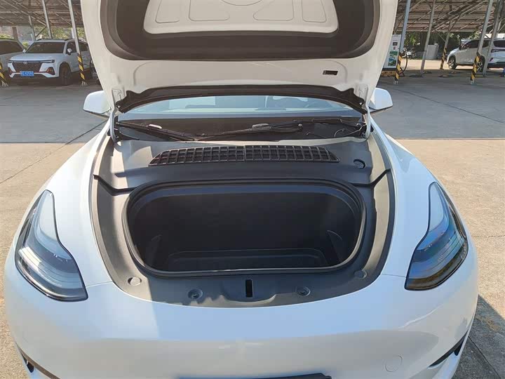 Фото 10 - Tesla Model Y