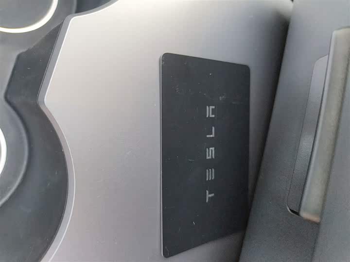 Фото 11 - Tesla Model Y