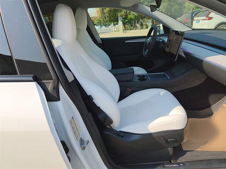 Фото 17 - Tesla Model Y