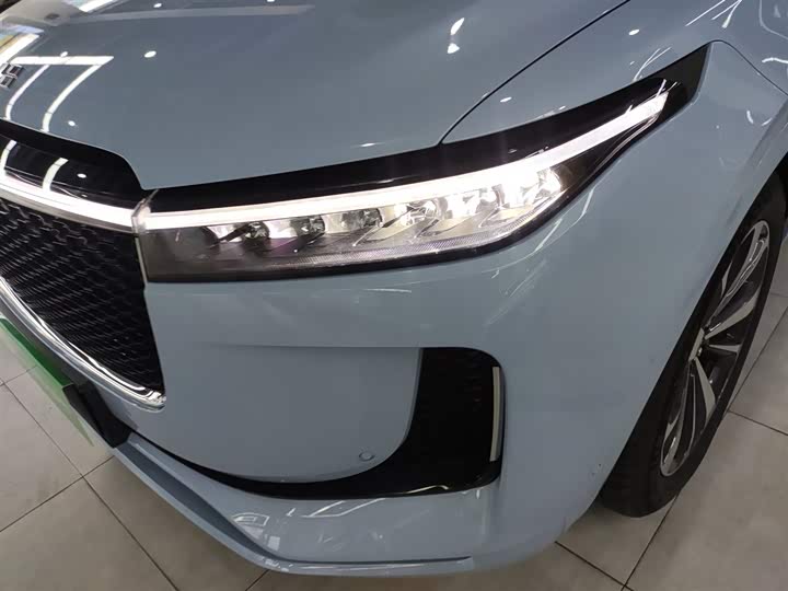 Фото 24 - LiXiang One