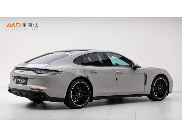 Фото 3 - Porsche Panamera