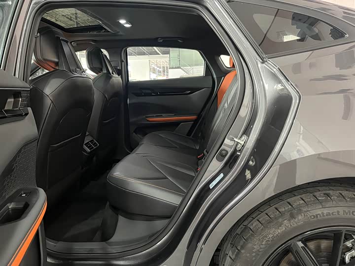 Фото 11 - Changan UNI-V Hybrid