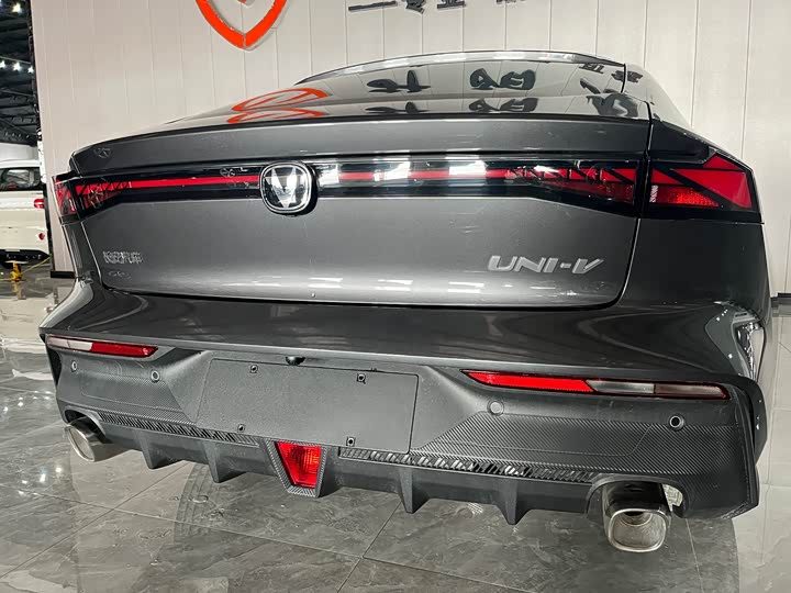 Фото 15 - Changan UNI-V Hybrid