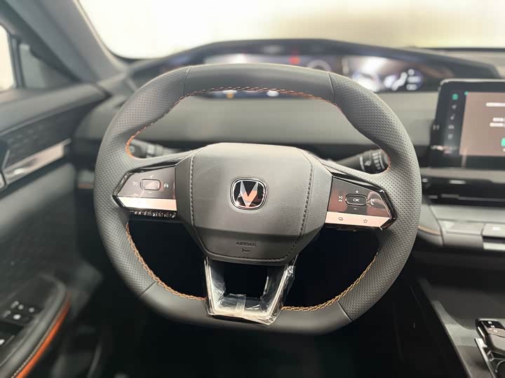 Фото 17 - Changan UNI-V Hybrid