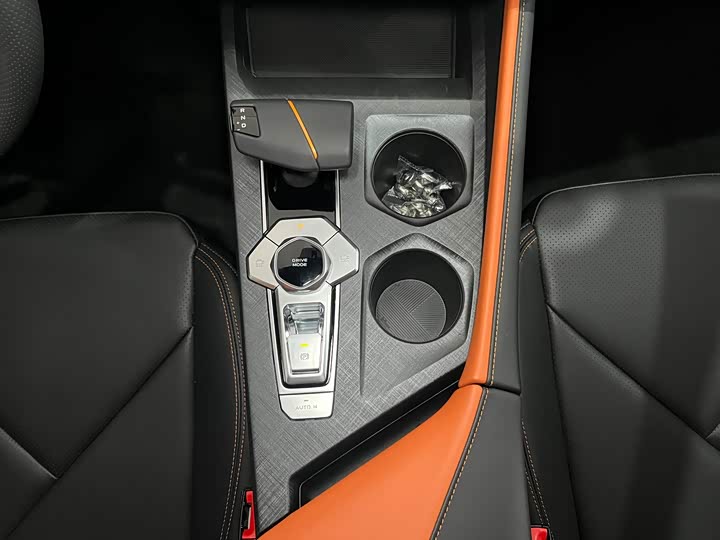 Фото 18 - Changan UNI-V Hybrid