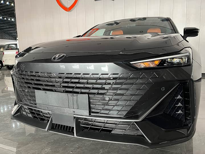 Фото 5 - Changan UNI-V Hybrid