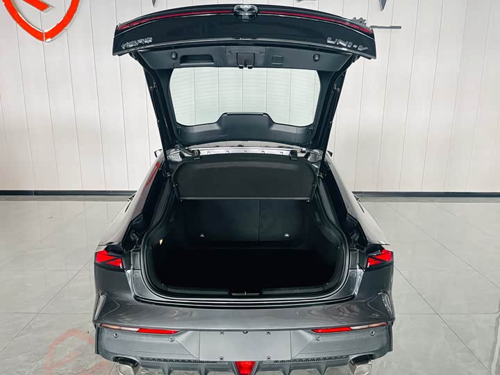 Фото 6 - Changan UNI-V Hybrid