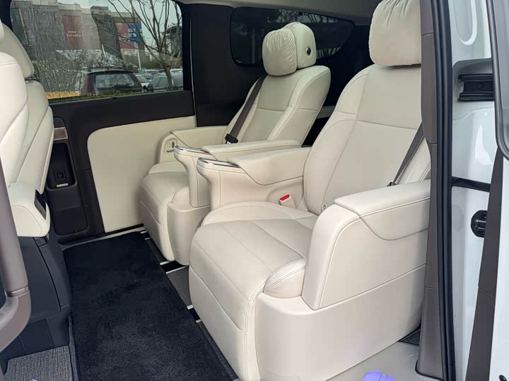 Фото 12 - LiXiang Mega