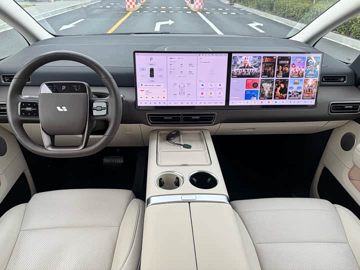 Фото 14 - LiXiang Mega