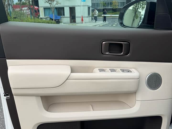 Фото 8 - LiXiang Mega