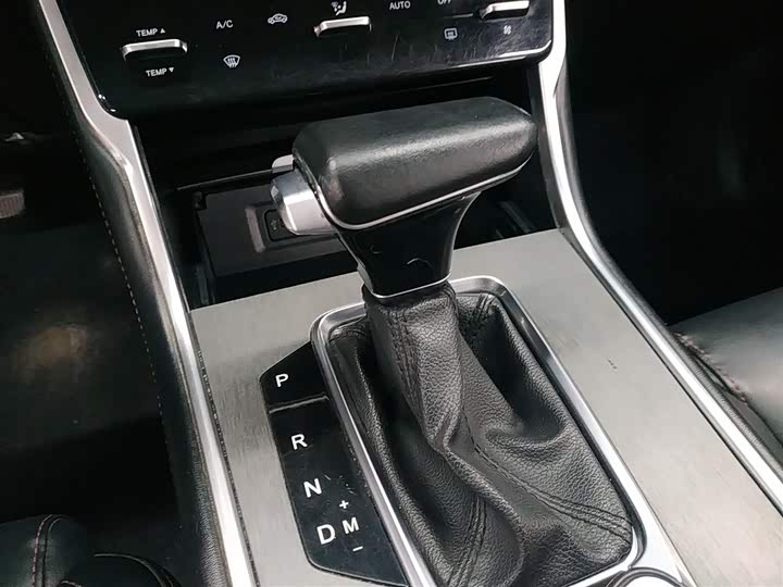 Фото 14 - Changan CS75