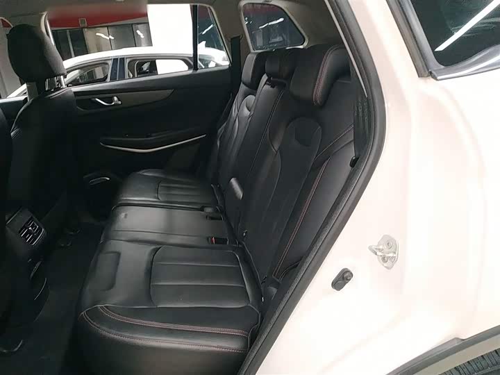 Фото 17 - Changan CS75