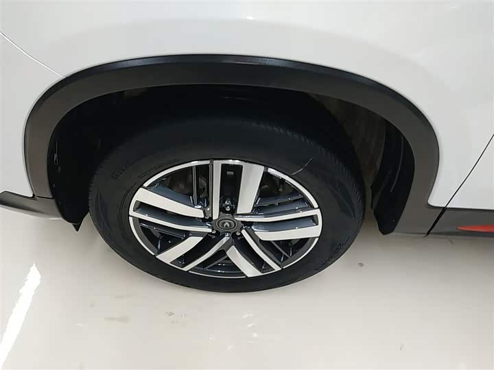 Фото 23 - Changan CS75