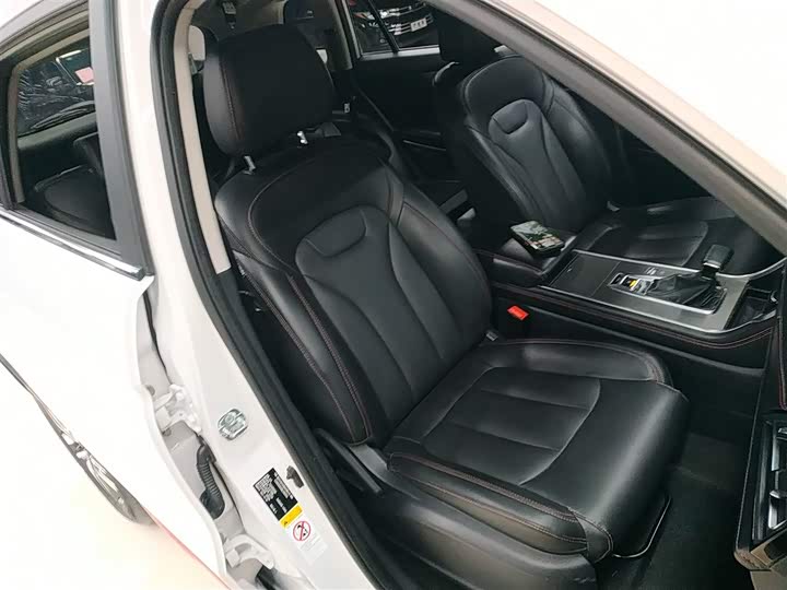 Фото 25 - Changan CS75