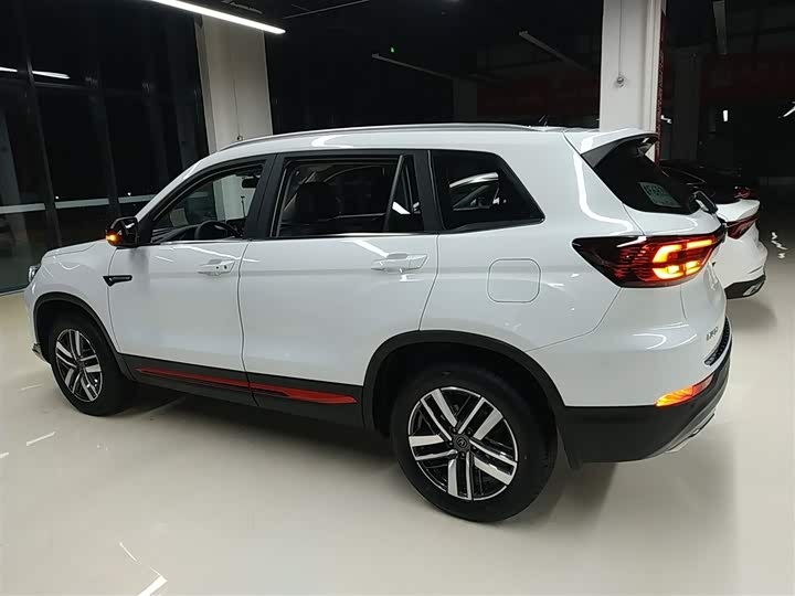 Фото 5 - Changan CS75