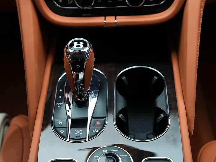 Bentley Bentayga 2024 2024款 4.0T V8