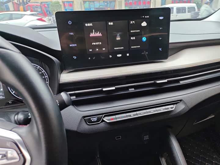 Фото 13 - Geely Vision X3