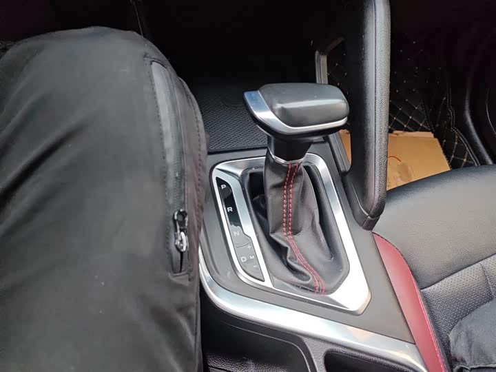 Фото 14 - Geely Vision X3