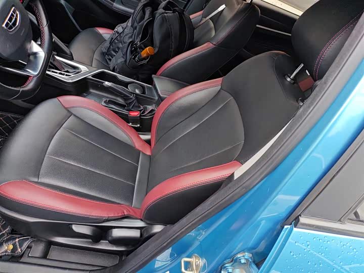 Фото 15 - Geely Vision X3