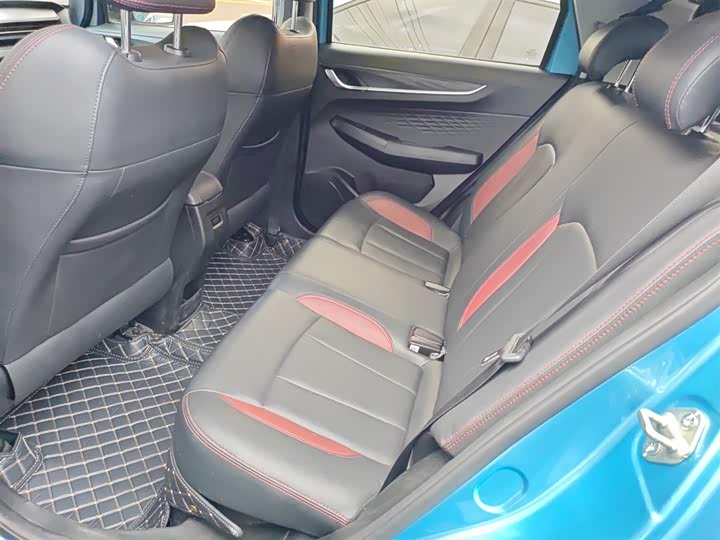 Фото 17 - Geely Vision X3