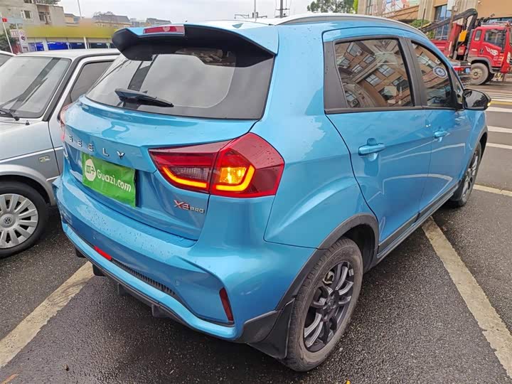 Фото 7 - Geely Vision X3