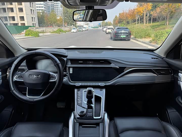 Фото 12 - Geely Atlas