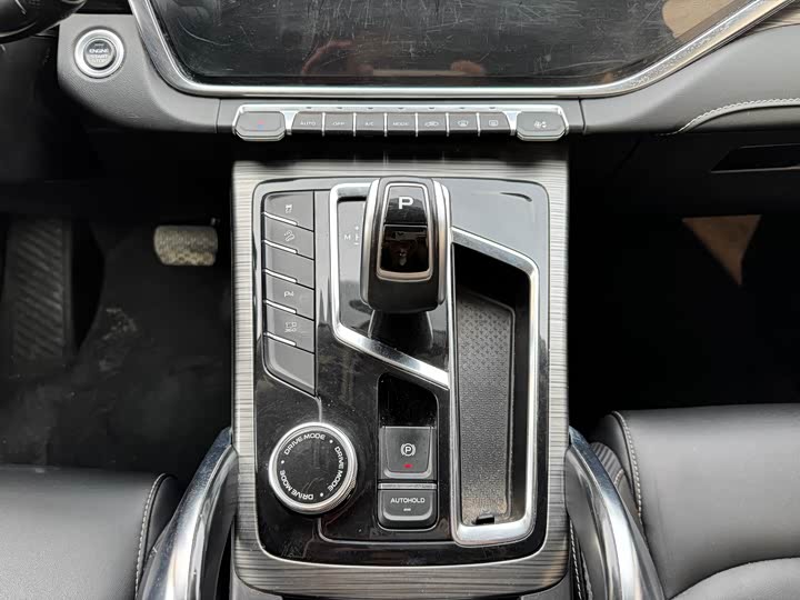 Фото 13 - Geely Atlas