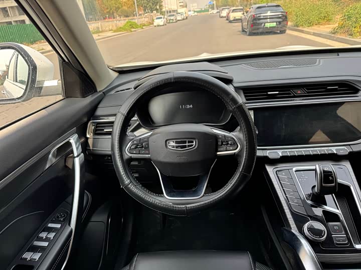 Фото 14 - Geely Atlas