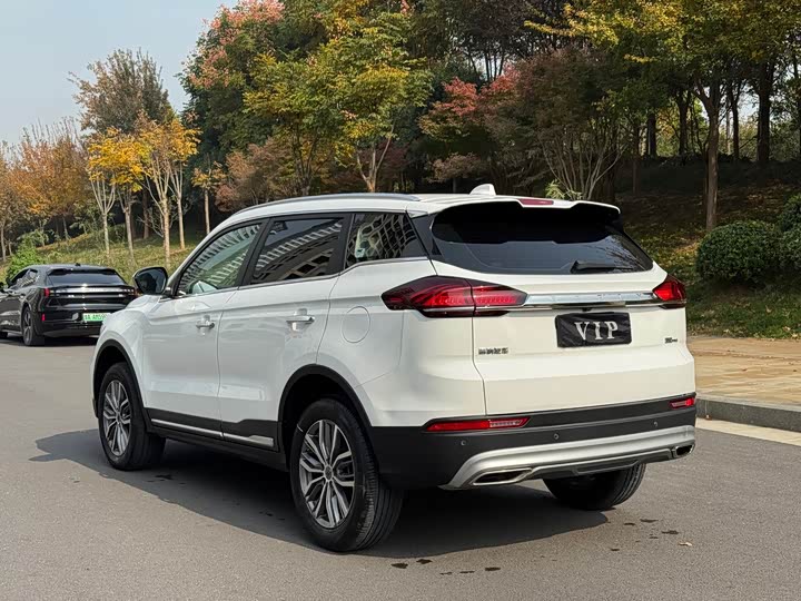 Фото 7 - Geely Atlas