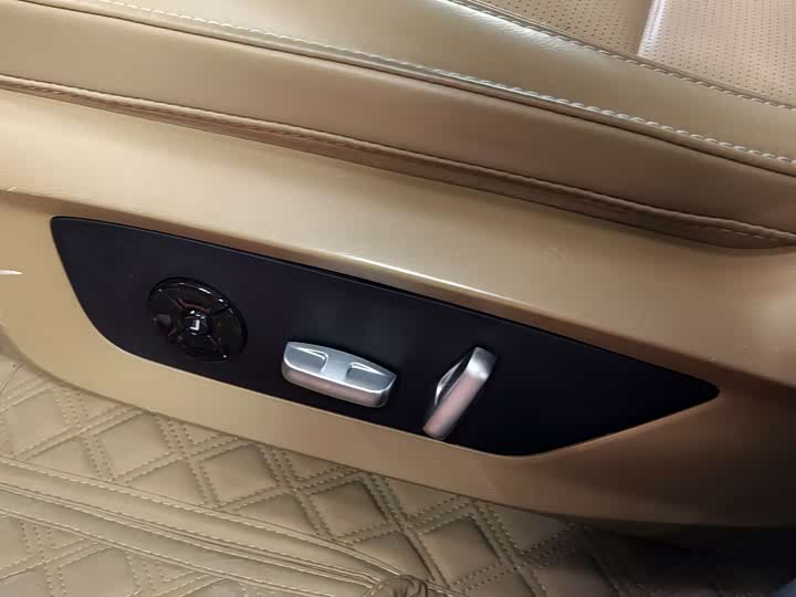 Фото 11 - LiXiang One