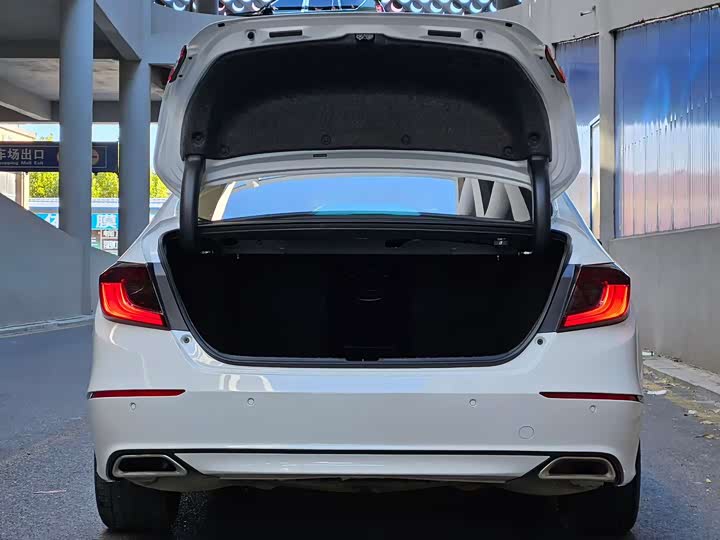 Фото 4 - Honda Accord