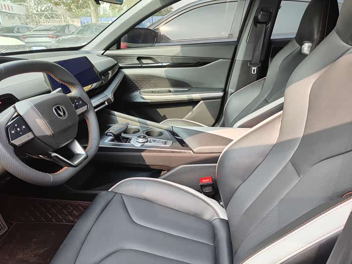 Фото 4 - Changan UNI-V