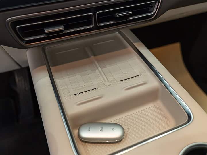 Фото 20 - LiXiang Mega