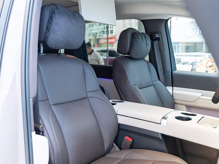 Фото 23 - LiXiang Mega