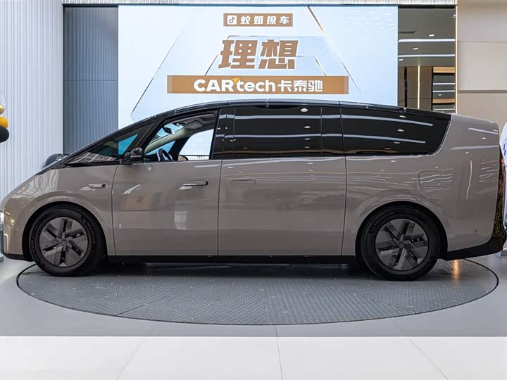 Фото 3 - LiXiang Mega